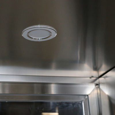 Chuveiro de ar de fábrica química para 20 ou mais trabalhadores.