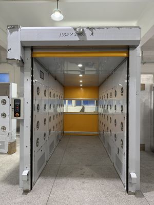 Chuveiro industrial de ar pesado com design à prova de vento segmentado e cortina resistente a lacrimejos de 0,8 mm para salas limpas conformes à ISO 14644-1