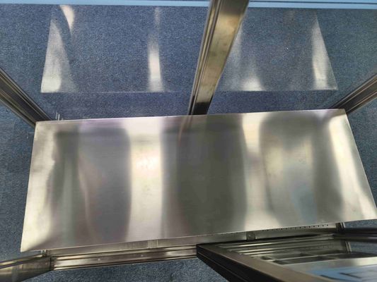 Armazenamento de roupas em salas limpas de aço inoxidável. Filtro HEPA, conformidade ISO/GMP.