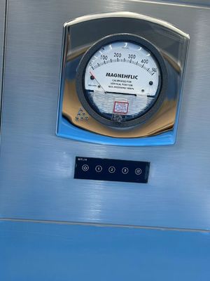 Capuz de fluxo laminar de qualidade farmacêutica H14 HEPA 99,9995% de eficiência e esterilização UV para processamento asséptico